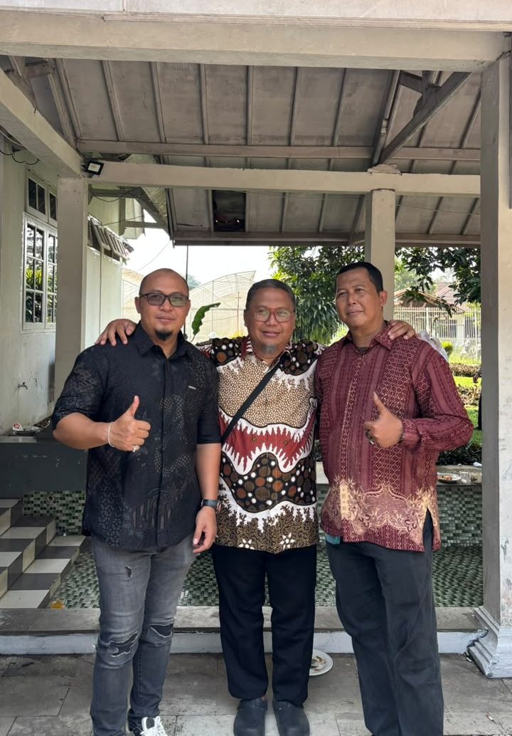 Kacamata Nana Sujana